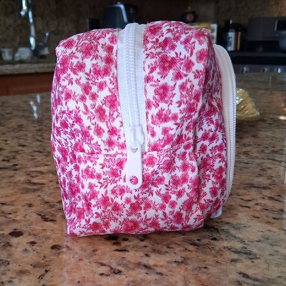 Floral Cosmetic Bag Set of 3, Pink, Blue and Green. NWT. - Picture 6 of 10